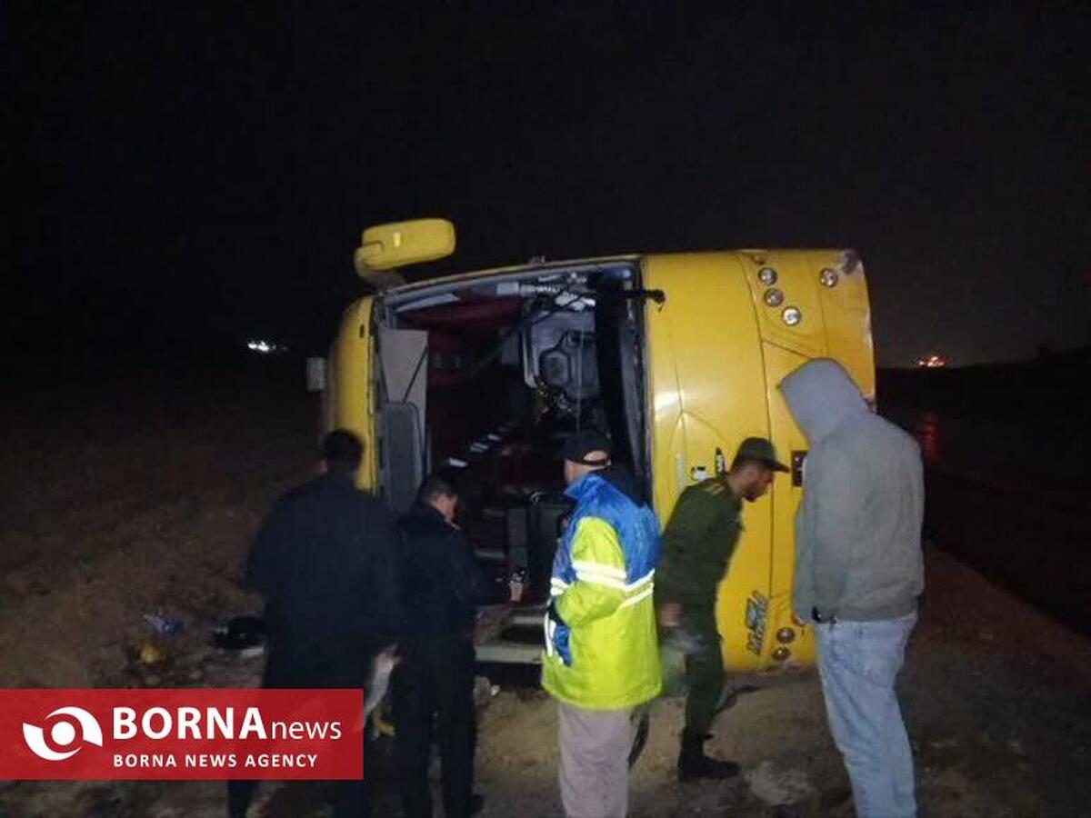 واژگونی اتوبوس در کمربندی شرقی کرمانشاه/ ۳ مسافر مصدوم شدند