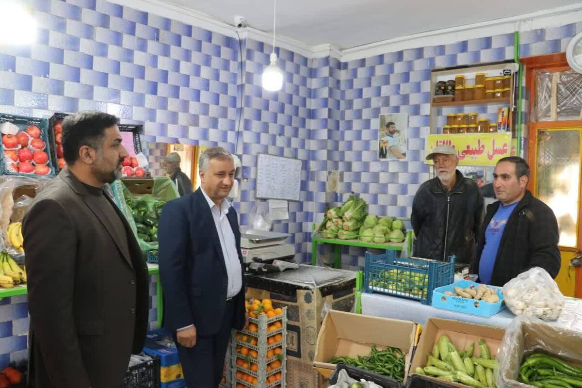 بازدید و نظارت میدانی فرماندار طالقان از واحد‌های صنفی میوه و تره بار