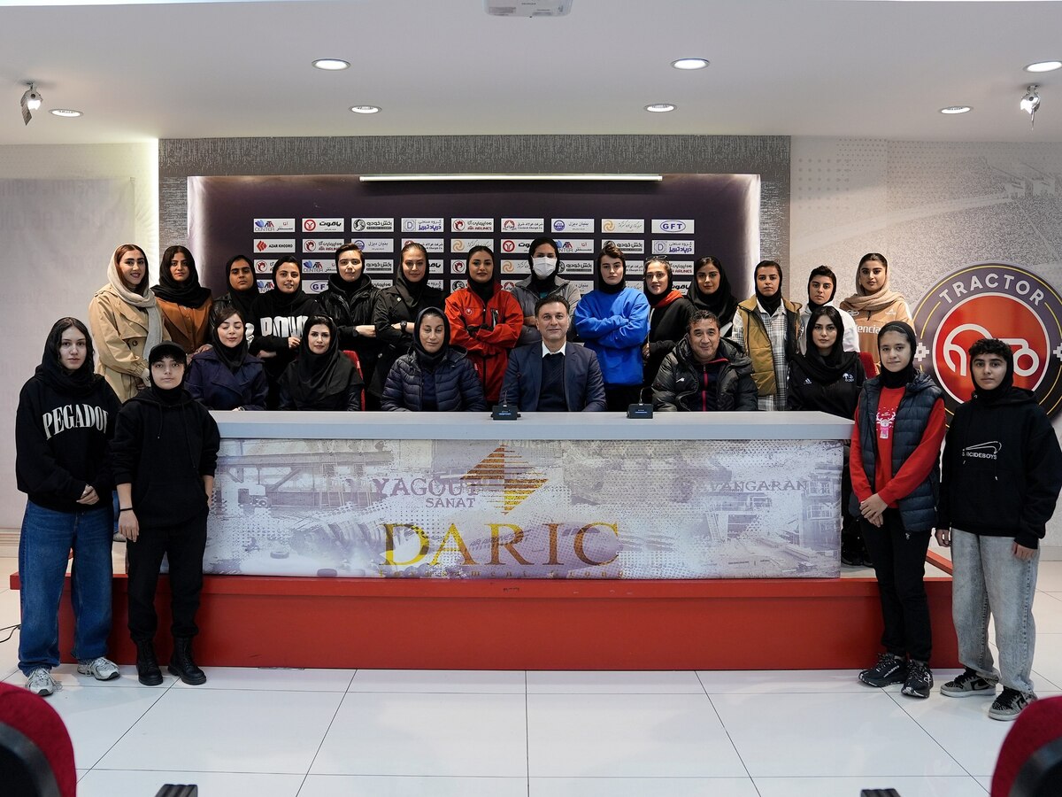 جلسه مدیران باشگاه تراکتور با اعضای تیم بانوان