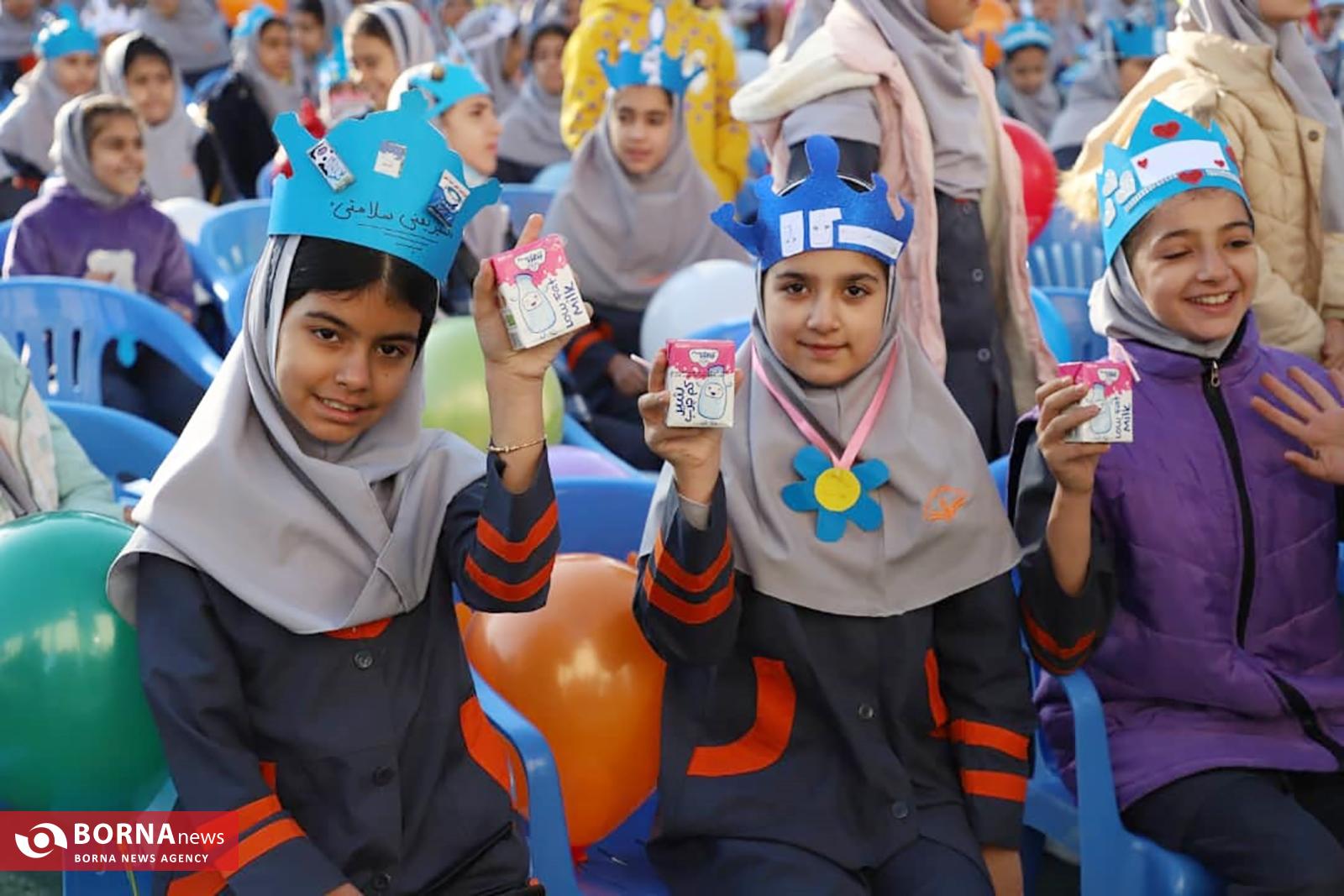 آغاز توزیع شیر رایگان برای بیش از ۴۱۵ هزار دانشآموز ابتدایی فارس آغاز توزیع شیر رایگان برای بیش از ۴۱۵ هزار دانشآموز ابتدایی فارس