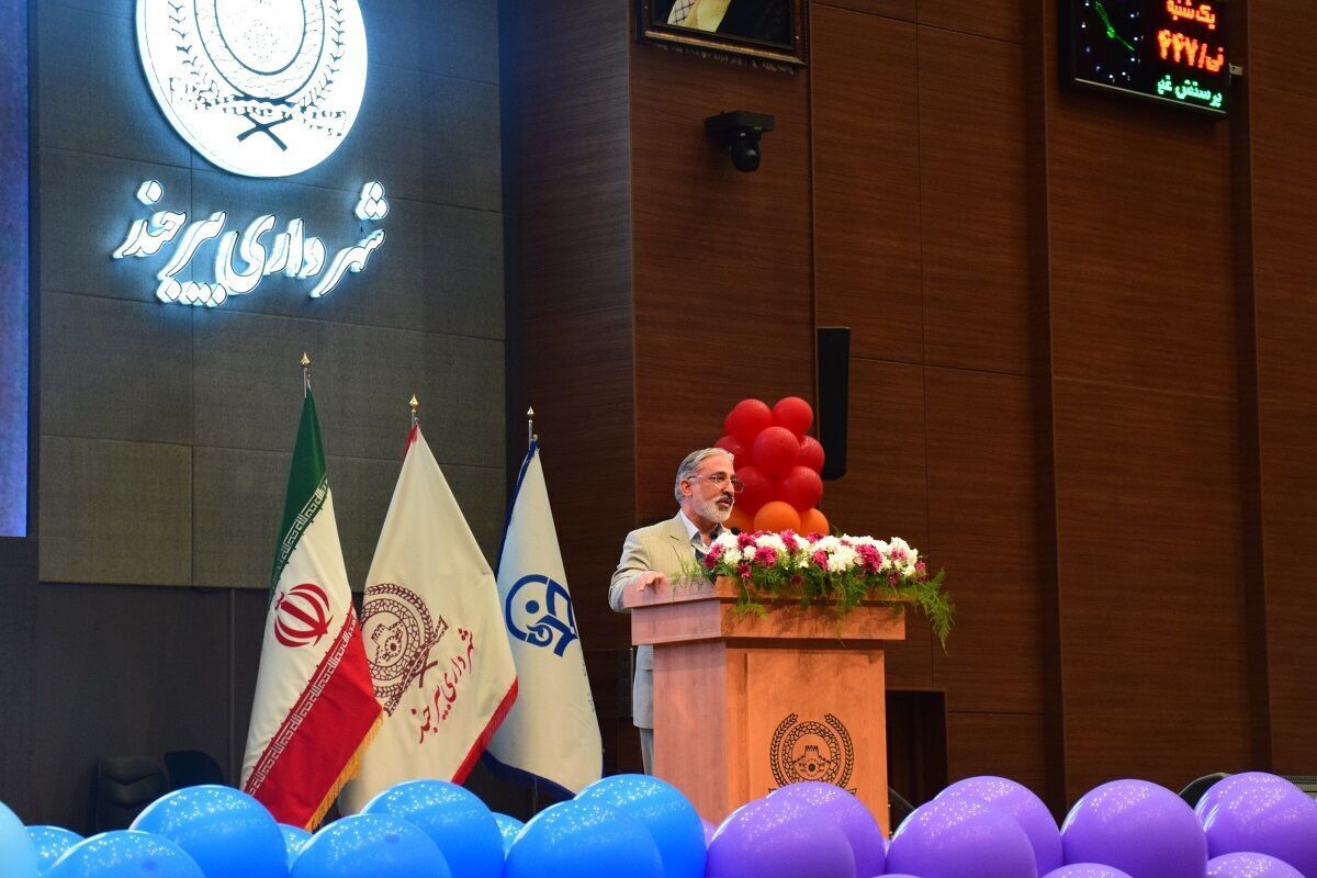 فرماندار بیرجند: معلمان و مدرسان دانشگاه در شکل‌دهی شخصیت نسل جوان نقشی حیاتی دارند