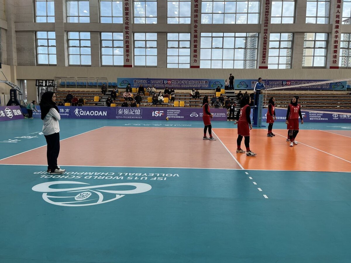 والیبال قهرمانی دانش‌آموزان جهان/دختران ایران یقه بلغارستان را هم گرفتند