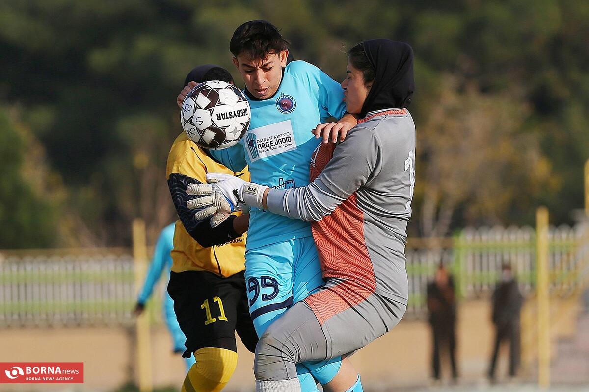 دیدار تیم های فوتبال دختران سپاهان - خاتون بم