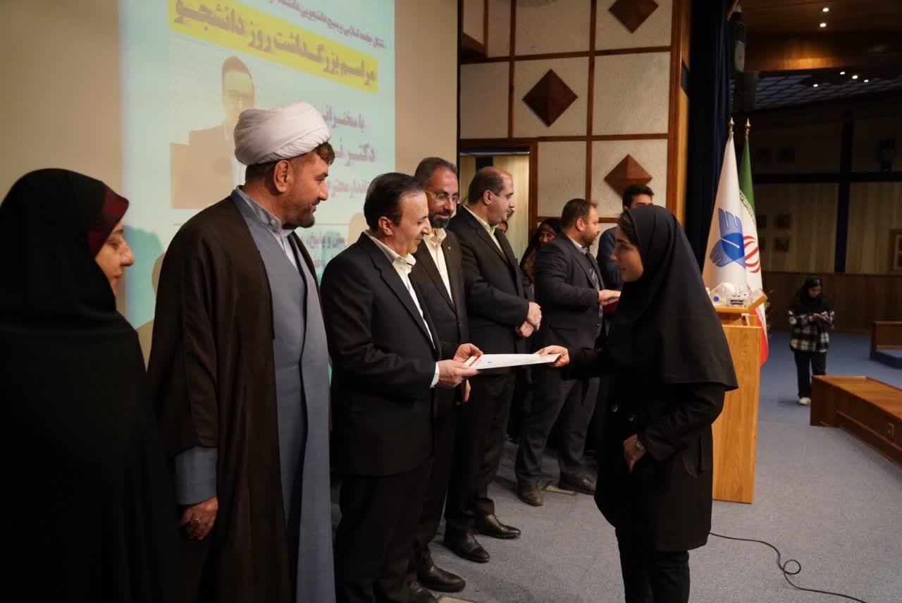 دانشگاه سنگر آزادیخواهی و مسئولیتپذیری است /صدای دانشجو، صدای ایران آرمانخواه است. دانشگاه سنگر آزادیخواهی و مسئولیتپذیری است /صدای دانشجو، صدای ایران آرمانخواه است.