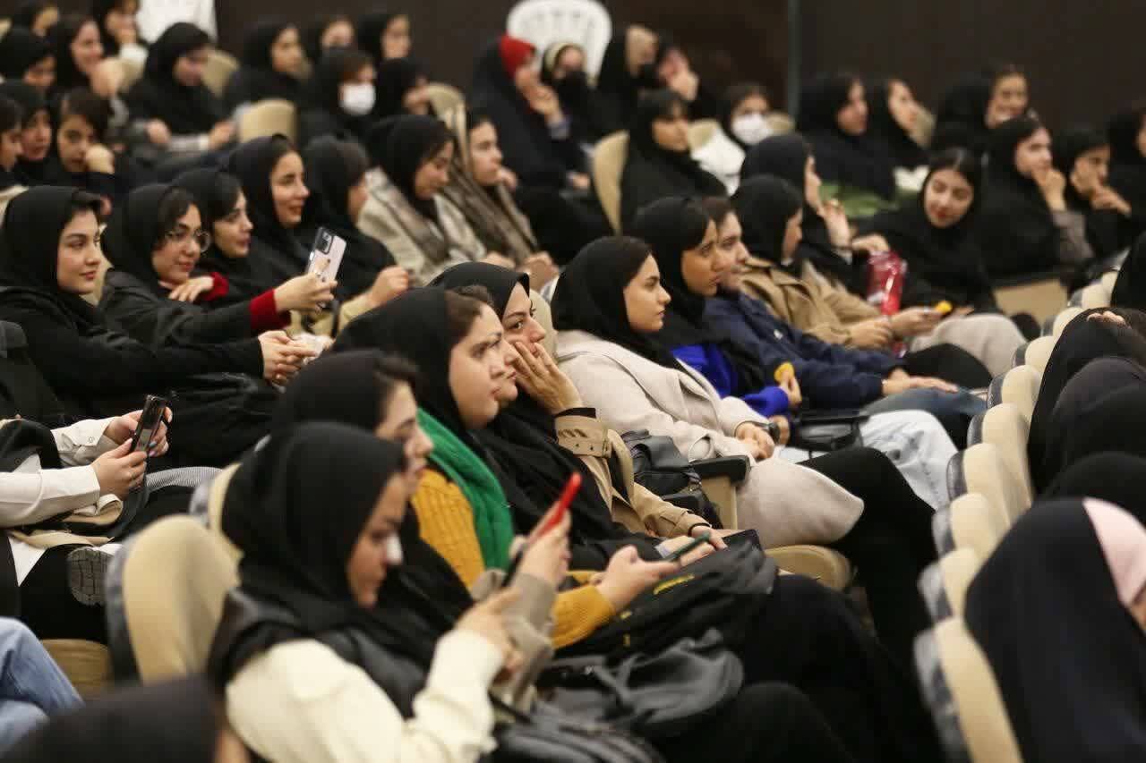 بصیرت و حضور جوانان در صحنه معادلات دشمن در جنگ ۱۲ روزه را برهم زد بصیرت و حضور جوانان در صحنه معادلات دشمن در جنگ ۱۲ روزه را برهم زد