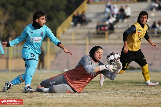 دیدار تیم های فوتبال دختران سپاهان - خاتون بم
