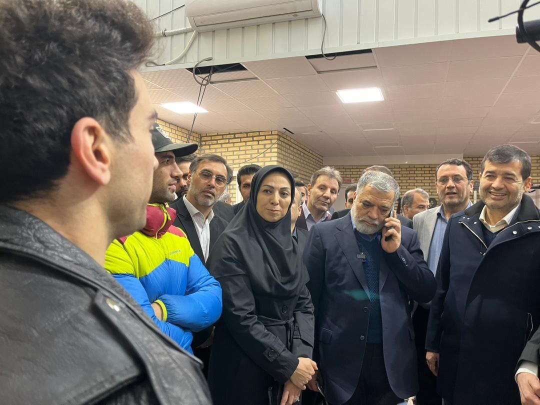 وزیر ورزش و جوانان از سالن سنگنوردی قزوین بازدید کرد وزیر ورزش و جوانان از سالن سنگنوردی قزوین بازدید کرد