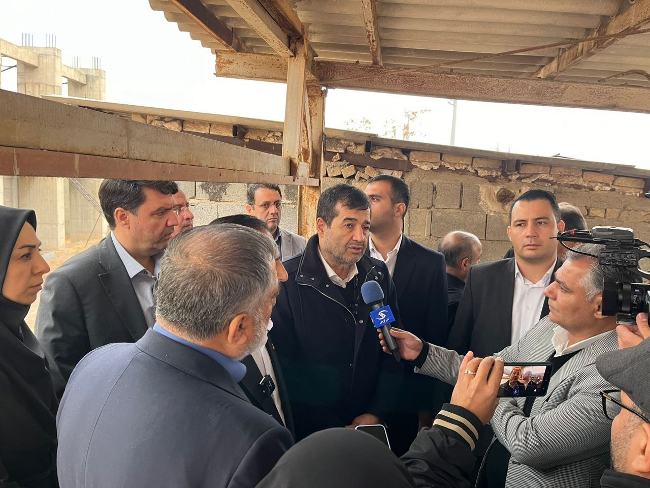 وزیر ورزش از پروژه نیمه تمام سالن شش هزار نفری قزوین بازدید کرد 