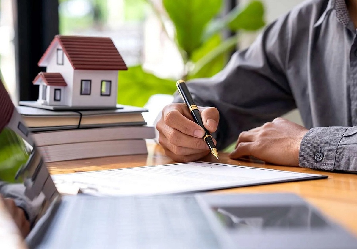 تعزیر مشاور املاک متخلف در پاکدشت