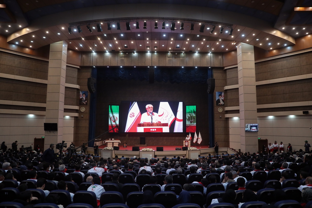 بابت مشکلات معیشتی از مردم عذرخواهی می‌کنیم