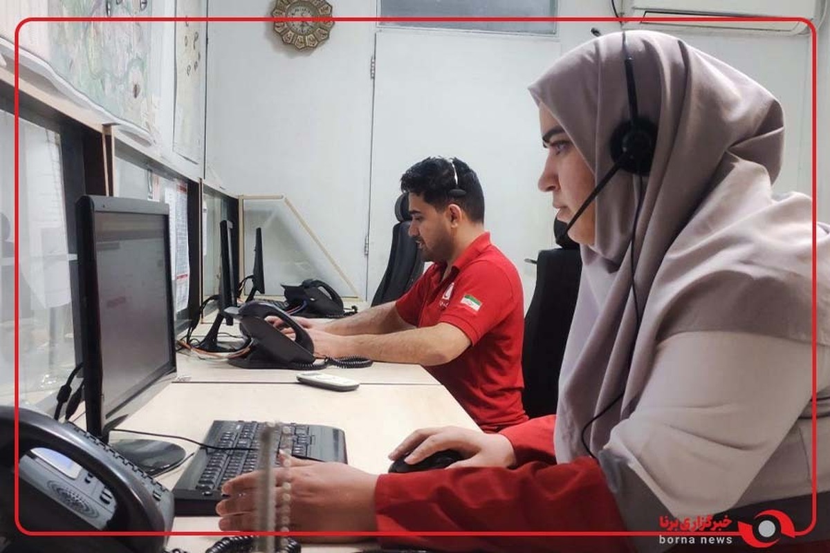 لحظه نجات جان مرد ۴۵ ساله با راهنمایی اپراتور هلال‌احمر