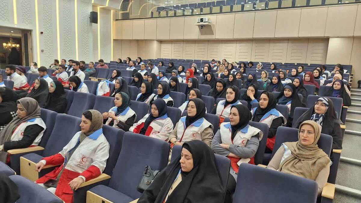 جوانان هلال احمر با مهارتهای 10 گانه زندگی آشنا شدند