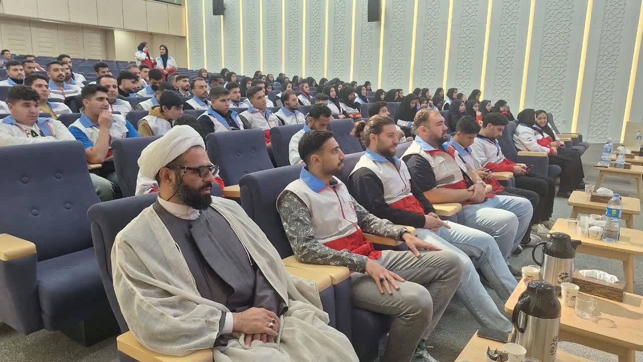 جوانان هلال احمر با مهارتهای 10 گانه زندگی آشنا شدند