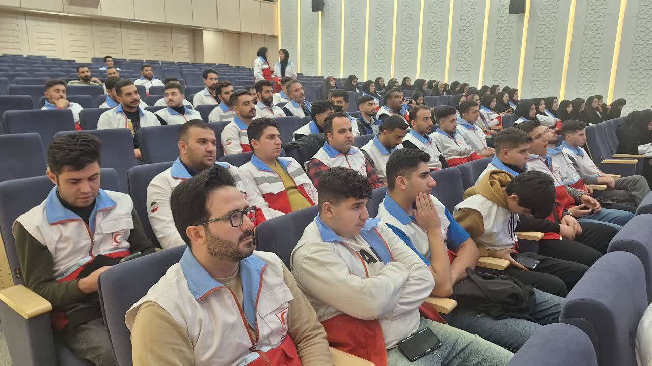 جوانان هلال احمر با مهارتهای 10 گانه زندگی آشنا شدند