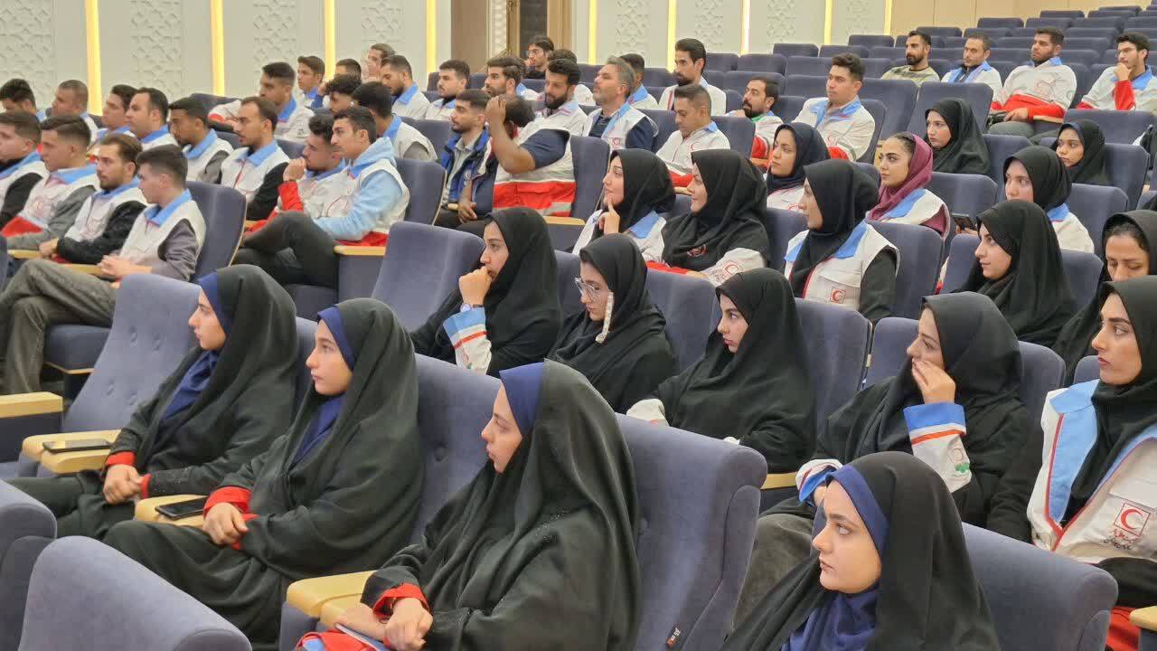 جوانان هلال احمر با مهارتهای 10 گانه زندگی آشنا شدند