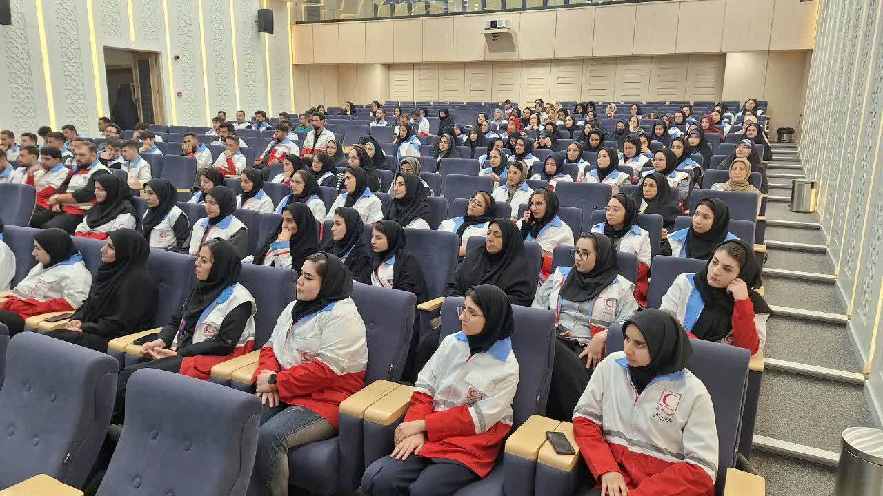 جوانان هلال احمر با مهارتهای 10 گانه زندگی آشنا شدند