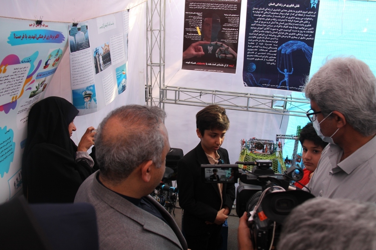 نمایشگاه دستاوردهای پژوهشی و دانشآموزی در دانشگاه آزاد بوشهر برگزار شد