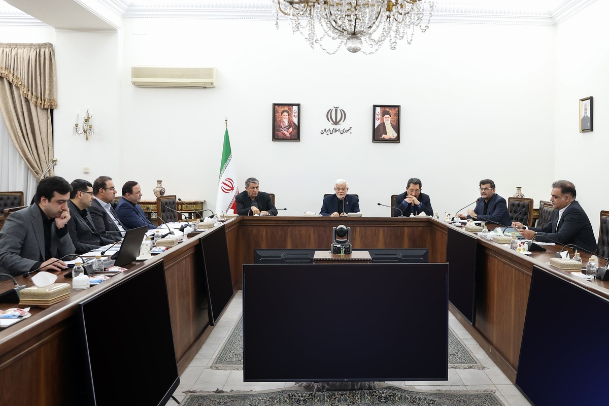 موافقت عارف با تشکیل کارگروهی برای بررسی و تصمیم‌گیری برای رفع مشکلات صنعت نساجی