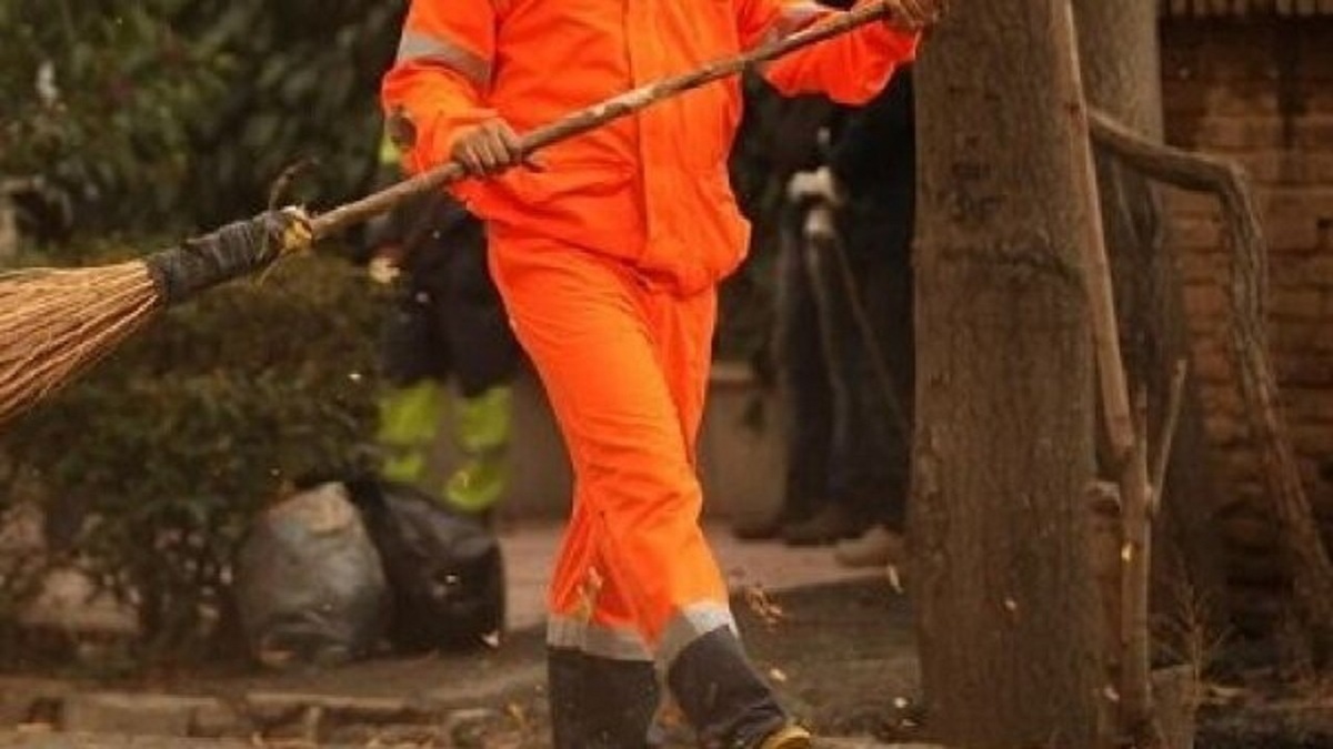 ۱۰۰۰ دست لباس گرم بین پاکبانان خدوم یزدی توزیع شد