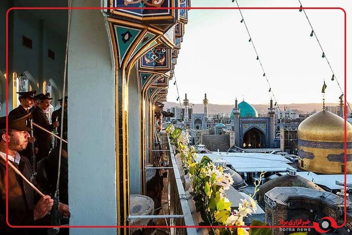 نقار‌ه‌نوازی خادمان حرم رضوی در صبح میلاد حضرت زهرا (س)