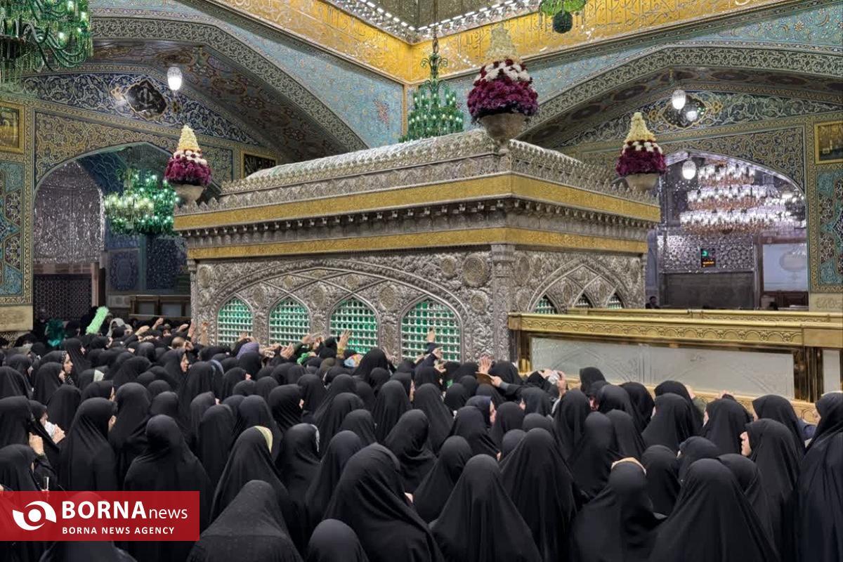 نماهایی زیبا از مراسم غبارروبی ضریح مطهر امام رضا(ع) با حضور بانوان + عکس