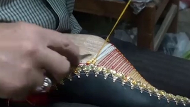 چاروق دوزی و چاقو سازی زنجان در نفس‌های آخر