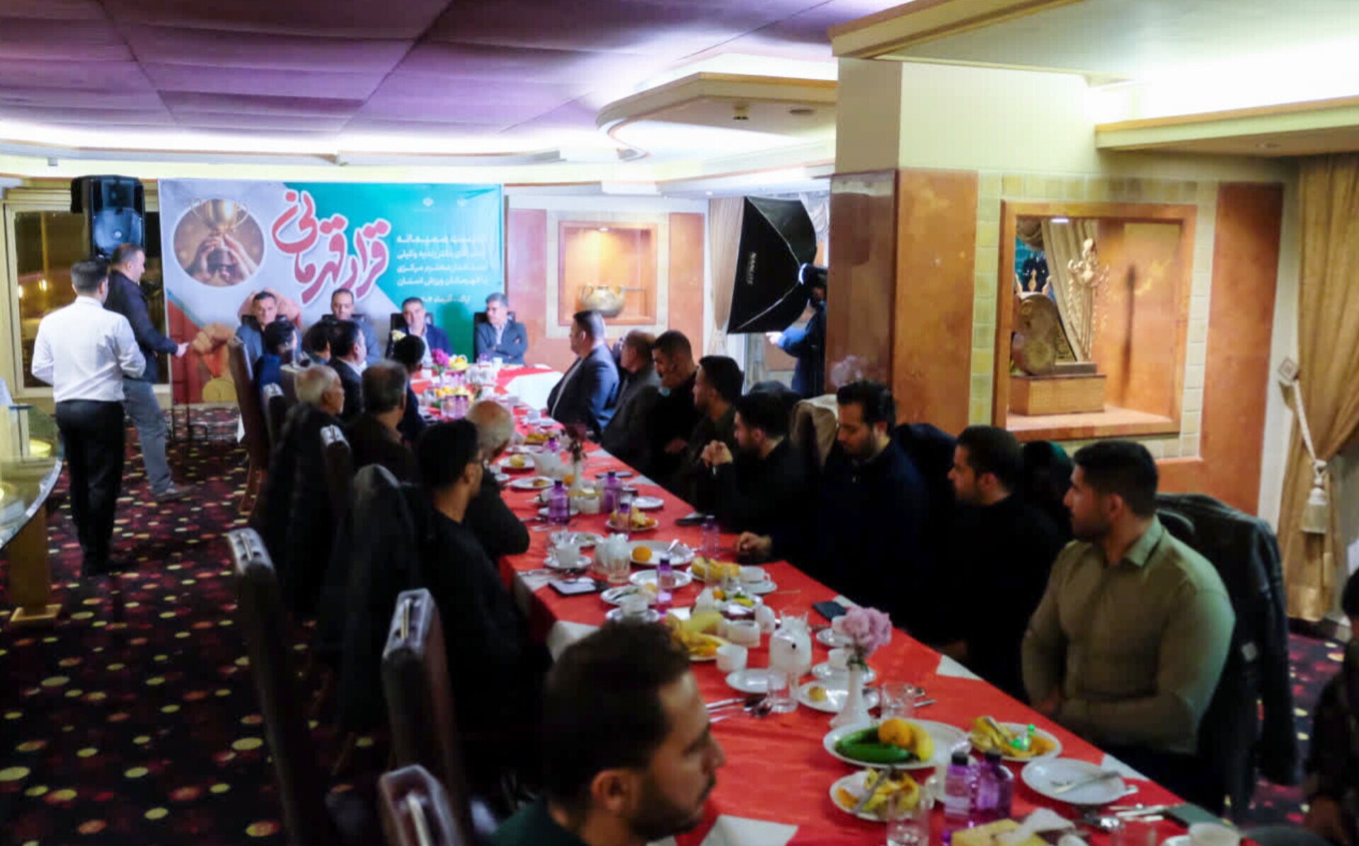 استاندار مرکزی: ورزشکاران در شرایط دشوار کشور امیدآفرین هستند