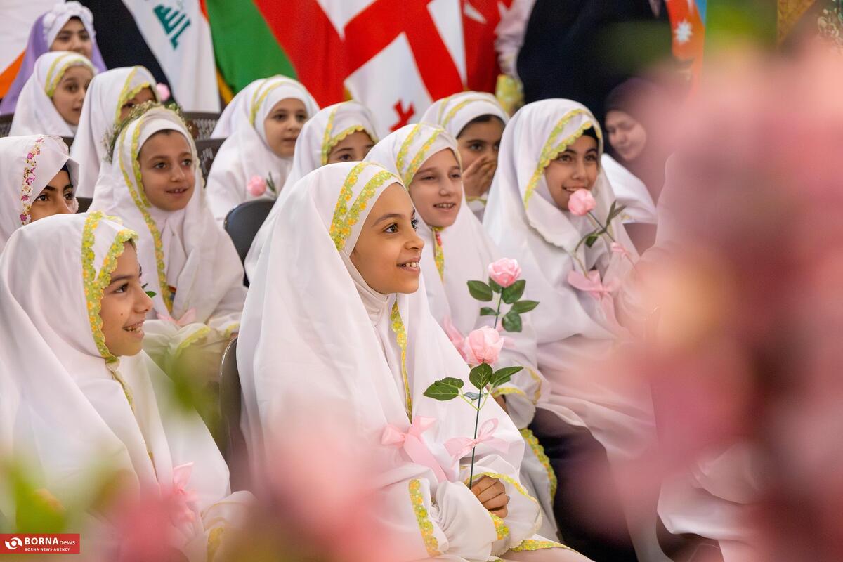 جشن تکلیف دختران عرب زبان در حرم مطهر امام رضا (ع) + عکس