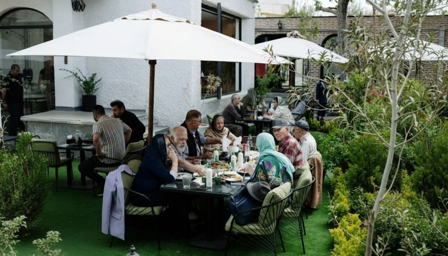 چرا همه از رستوران اسپی یاس همدان صحبت میکنند؟ چرا همه از رستوران اسپی یاس همدان صحبت میکنند؟