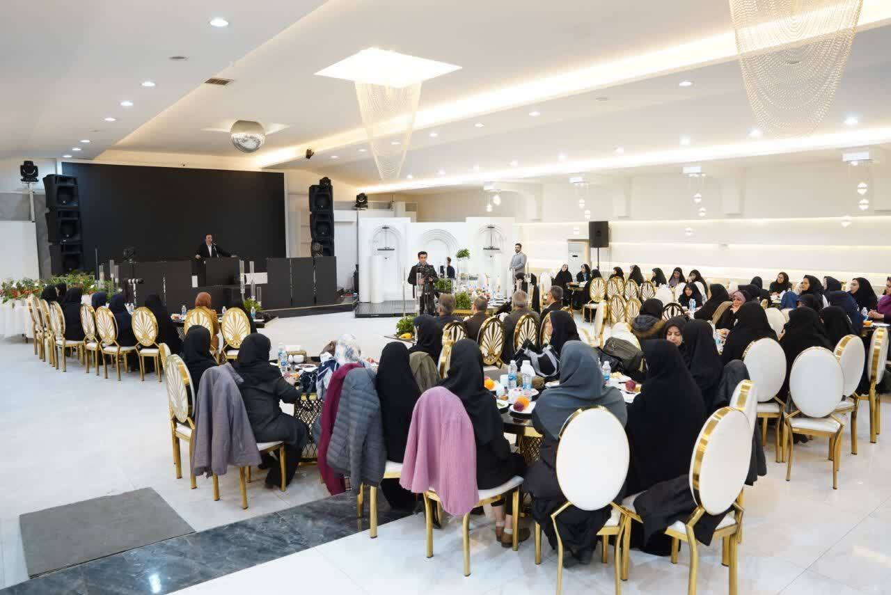 سلامت خانواده و جامعه در گرو تکریم و آرامش مادران است سلامت خانواده و جامعه در گرو تکریم و آرامش مادران است