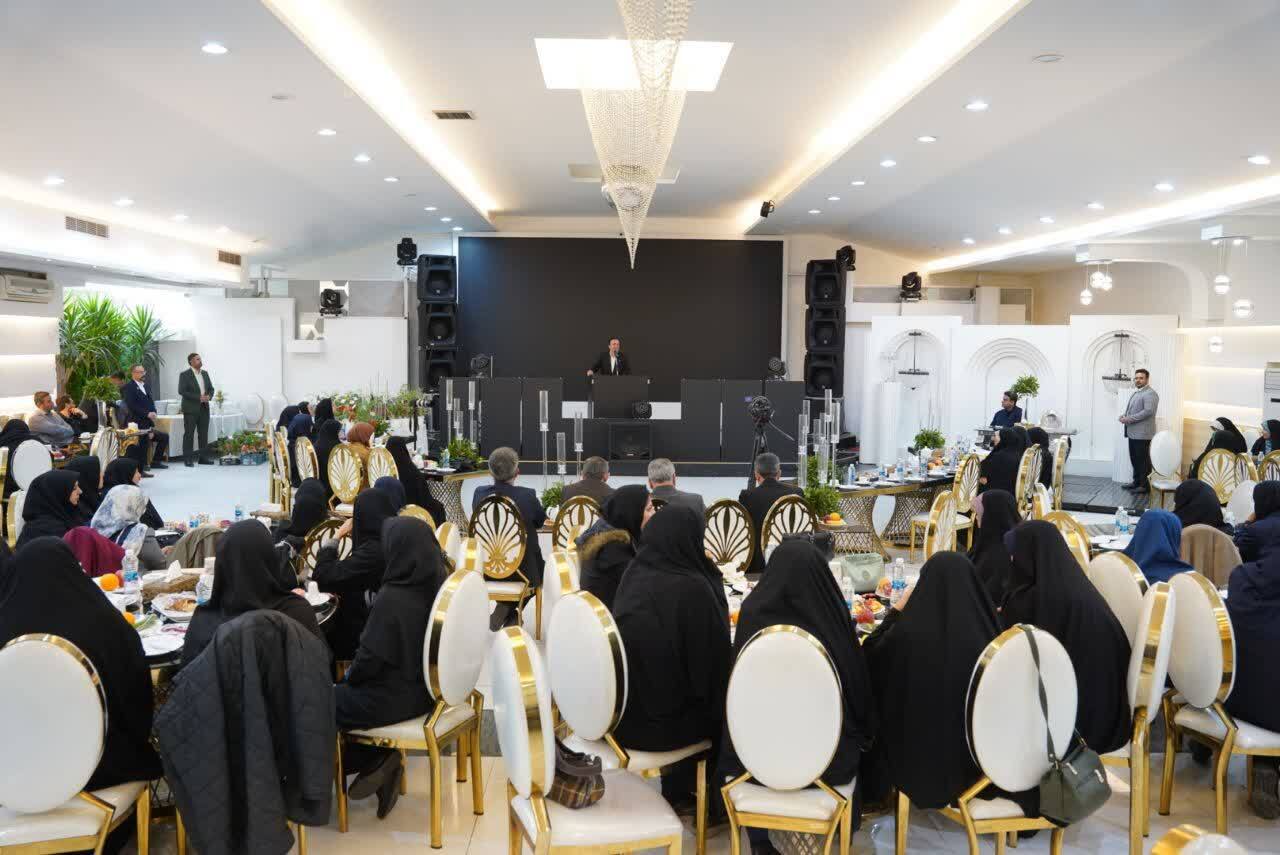 سلامت خانواده و جامعه در گرو تکریم و آرامش مادران است سلامت خانواده و جامعه در گرو تکریم و آرامش مادران است