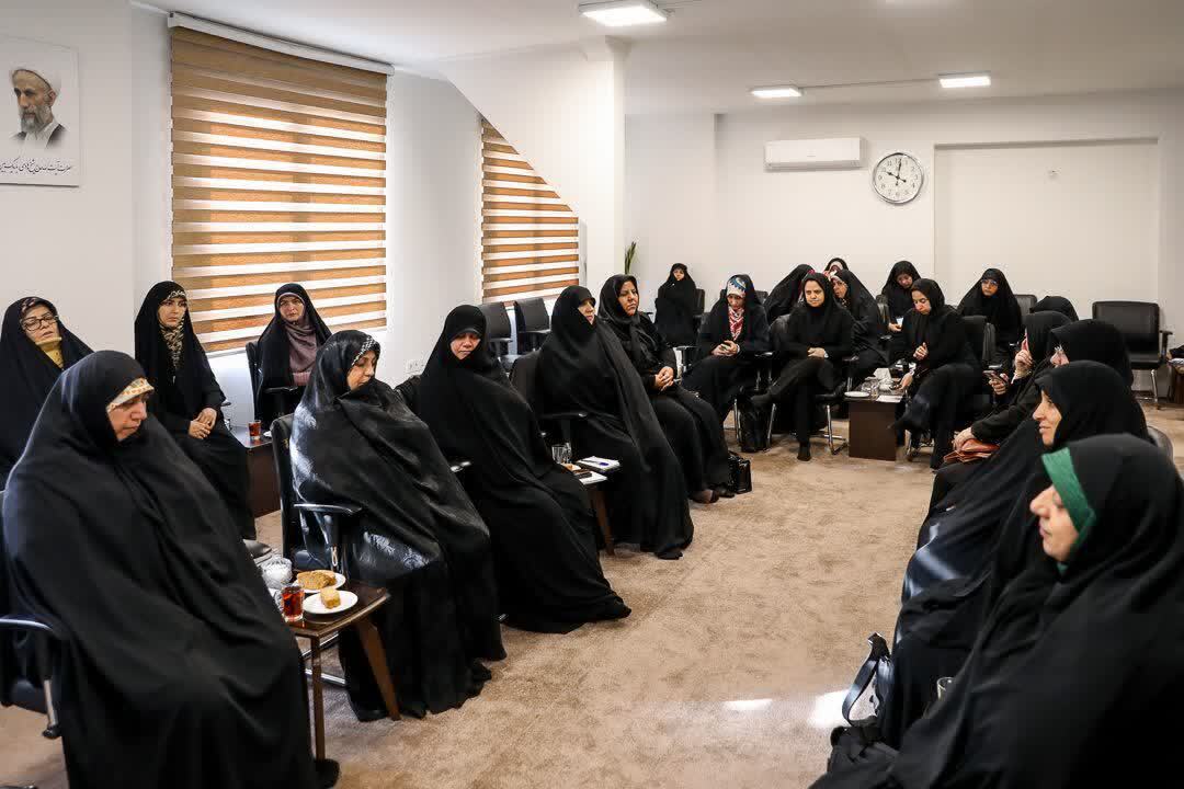 بانوان تاثیرگذار استان قزوین با امام جمعه دیدار کردند بانوان تاثیرگذار استان قزوین با امام جمعه دیدار کردند