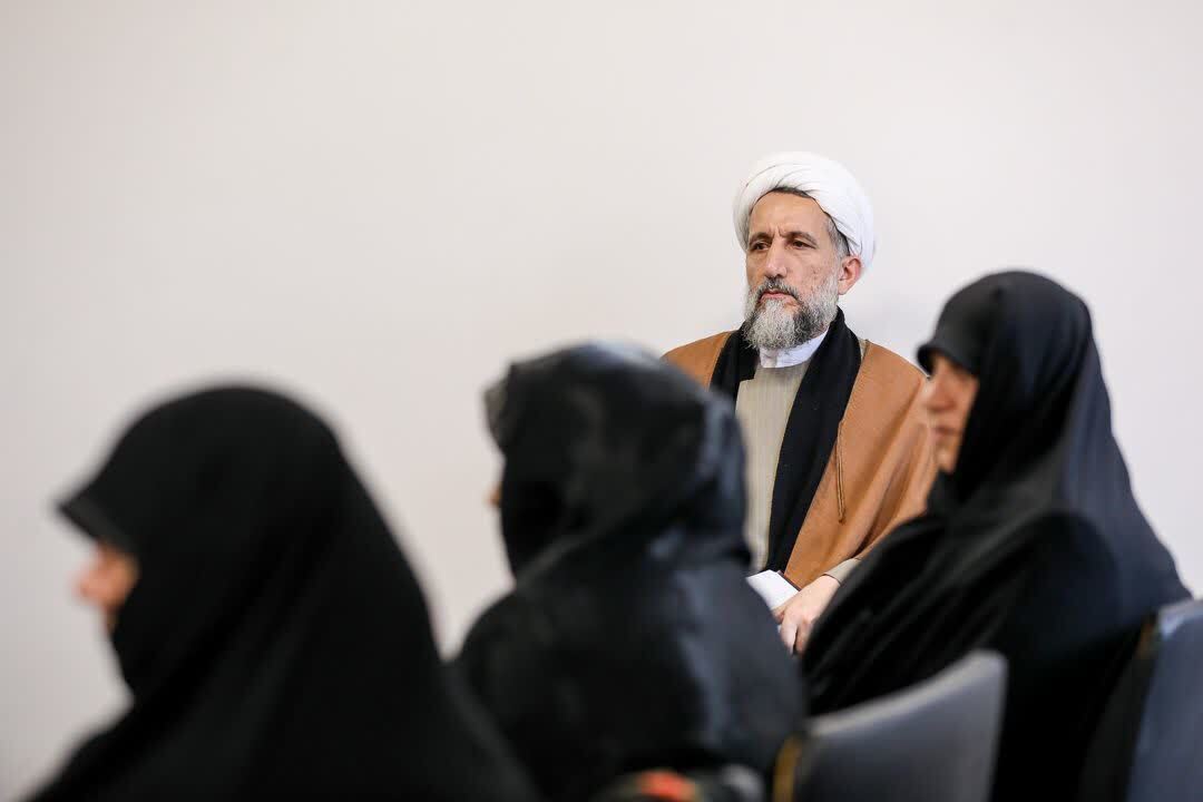 بانوان تاثیرگذار استان قزوین با امام جمعه دیدار کردند بانوان تاثیرگذار استان قزوین با امام جمعه دیدار کردند