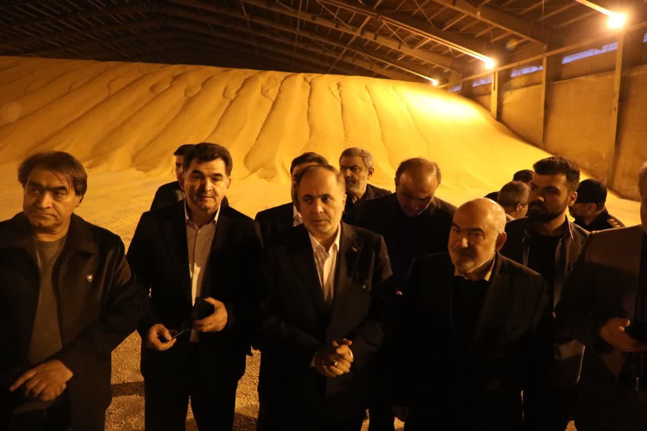 استاندار خوزستان: روند تخلیه کالاهای اساسی در بندر امام تسریع شد / هیچ کمبودی وجود ندارد استاندار خوزستان: روند تخلیه کالاهای اساسی در بندر امام تسریع شد / هیچ کمبودی وجود ندارد