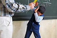 باز هم درگیری یک معلم با دانش آموزان/ معلم لیوان پرتاب کرد، دانش‌آموز راهی بیمارستان شد