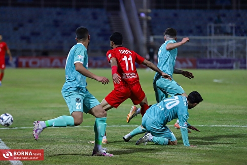 بازی تیم های فوتبال تراکتور - پیکان