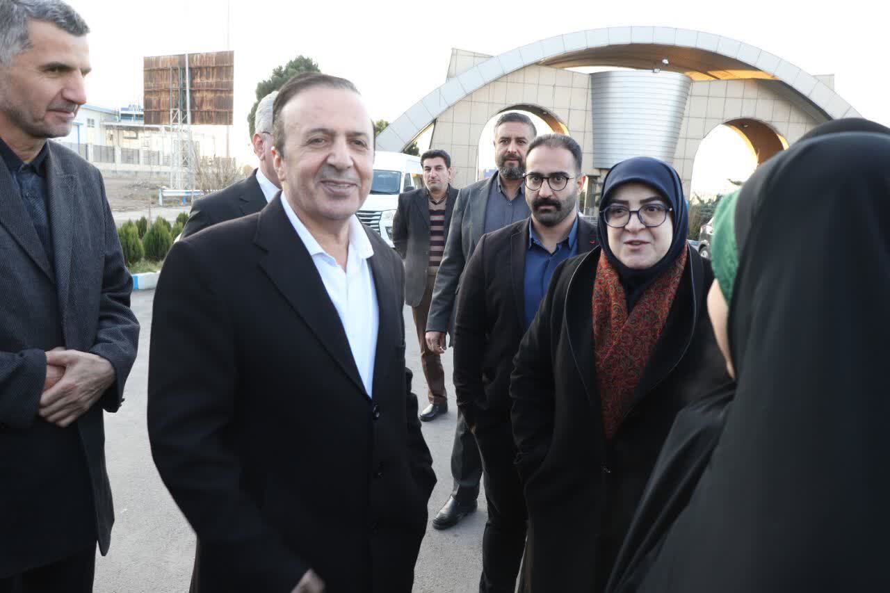 یک واحد تولیدی آرایشی و بهداشتی با حضور سخنگوی دولت در قزوین افتتاح شد یک واحد تولیدی آرایشی و بهداشتی با حضور سخنگوی دولت در قزوین افتتاح شد