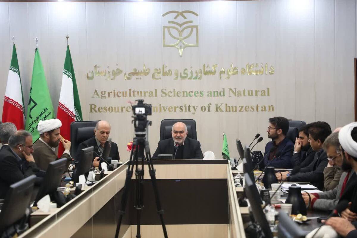 آغاز به کار اندیشکده حکمرانی آب و منابع طبیعی خوزستان / استاندار: جامعه دانشگاهی باید با نگاه کاربردی وارد حل مسایل آب شود