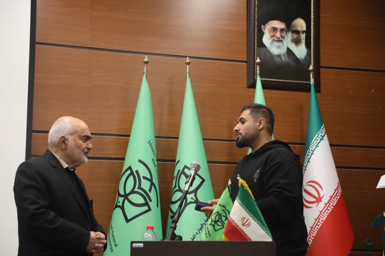 استاندار خوزستان: تغییر الگوی کشت و مدیریت بحران آب یک ضرورت اجتنابناپذیر است / منشأ آلودگی هوا را صادقانه با مردم در میان میگذاریم استاندار خوزستان: تغییر الگوی کشت و مدیریت بحران آب یک ضرورت اجتنابناپذیر است / منشأ آلودگی هوا را صادقانه با مردم در میان میگذاریم