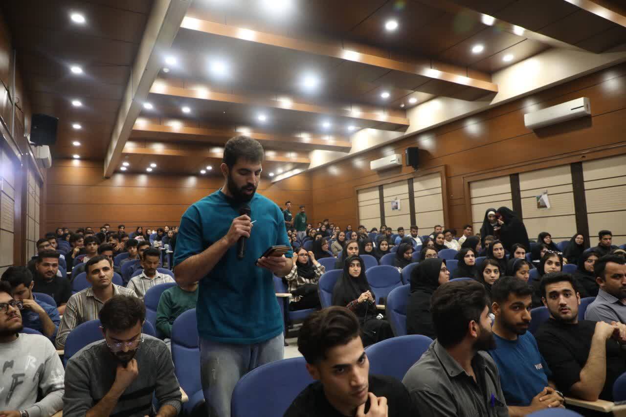 استاندار خوزستان: تغییر الگوی کشت و مدیریت بحران آب یک ضرورت اجتنابناپذیر است / منشأ آلودگی هوا را صادقانه با مردم در میان میگذاریم استاندار خوزستان: تغییر الگوی کشت و مدیریت بحران آب یک ضرورت اجتنابناپذیر است / منشأ آلودگی هوا را صادقانه با مردم در میان میگذاریم