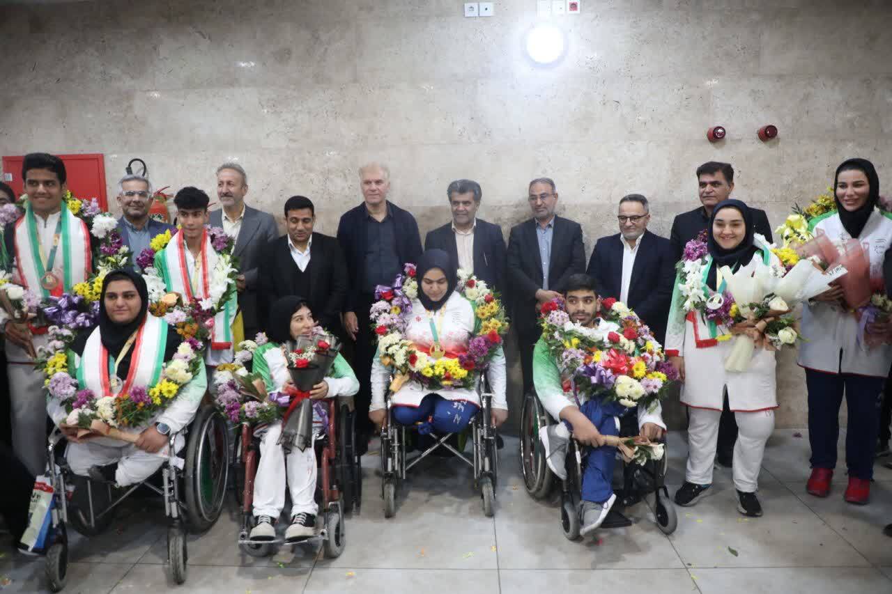 استقبال رسمی از قهرمانان خوزستانی پاراآسیایی در فرودگاه اهواز استقبال رسمی از قهرمانان خوزستانی پاراآسیایی در فرودگاه اهواز