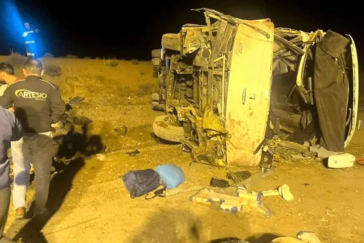 عارف: تاکی باید شاهد چنین حوادثی باشیم؟ / شمار فوتی‌های حادثه جاده‌ای اصفهان _ نطنز به ۱۳ نفر رسید