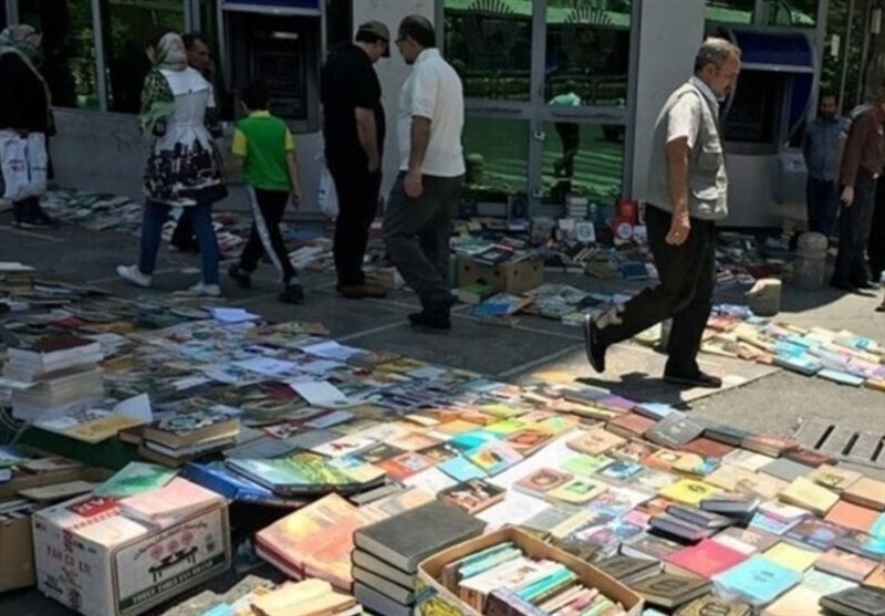 پشت صحنه خرید و فروش کتابهای دستدوم چه میگذرد؟/ کتابخوانی یا تجارت کتاب؛ از چاپ اول تا دستدومفروشیها پشت صحنه خرید و فروش کتابهای دستدوم چه میگذرد؟/ کتابخوانی یا تجارت کتاب؛ از چاپ اول تا دستدومفروشیها