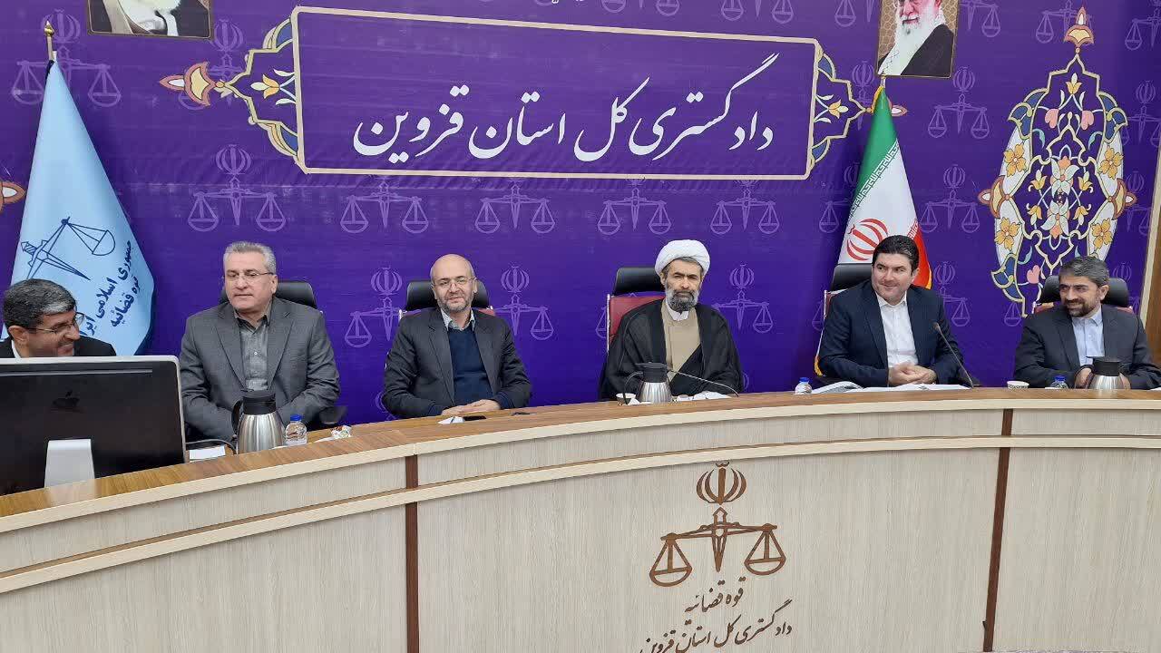 پرونده های خشونت در استان قزوین امسال ۲۴ درصد کاهش داشته است پرونده های خشونت در استان قزوین امسال ۲۴ درصد کاهش داشته است