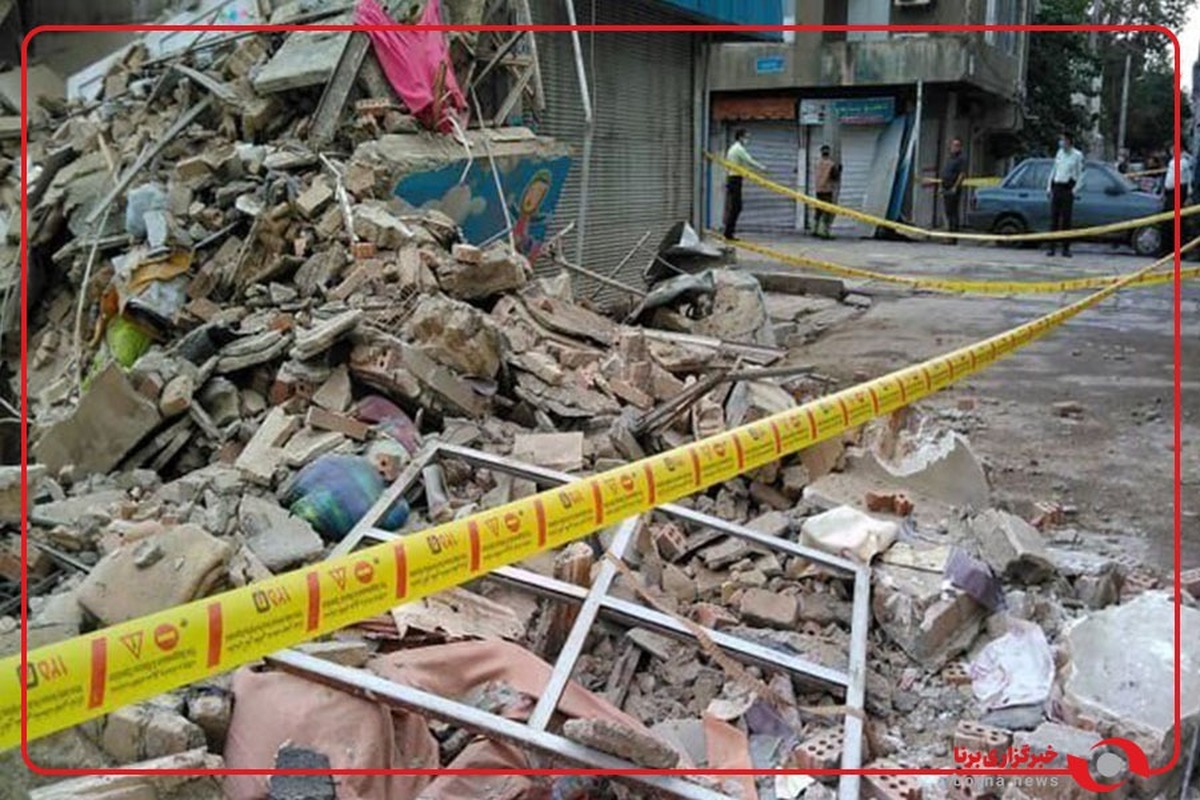 لحظه خروج آخرین نفر از زیر آوار در حادثه ریزش ساختمان در یافت‌آباد