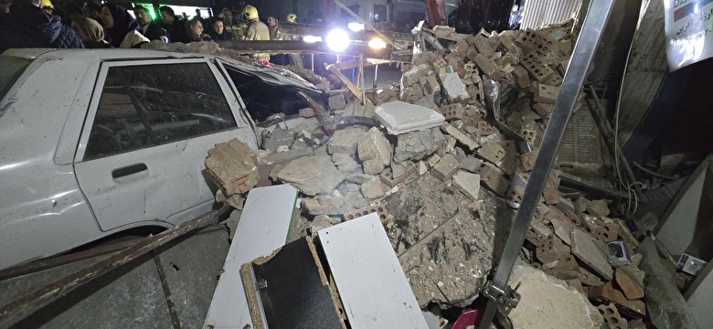 سخنگوی آتش نشانی در گفت‌و‌گو با برنا: تعداد نجات یافتگان ریزش ساختمان در یافت آباد به ۵ نفر رسید / اتمام عملیات امداد و نجات