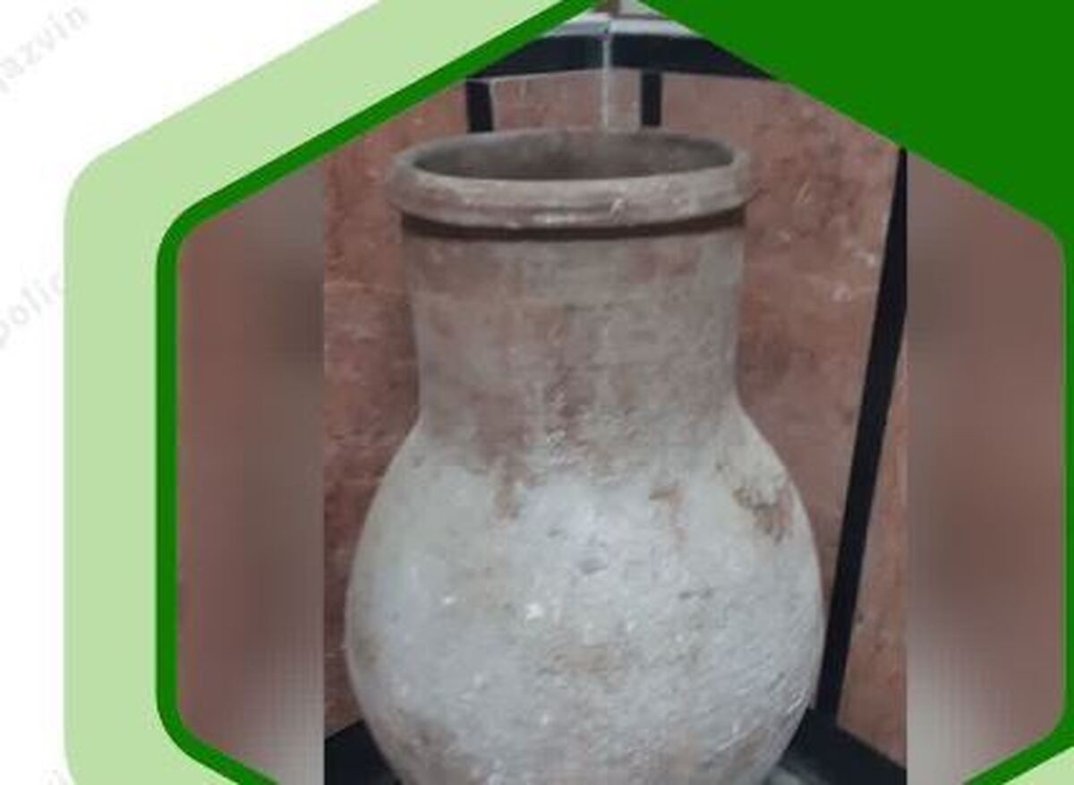 کشف خمره سفالی ۳۰۰ ساله در قزوین