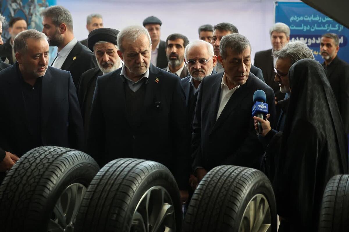 بازدید دکتر پزشکیان از نمایشگاه فرصت‌های اقتصادی خراسان جنوبی