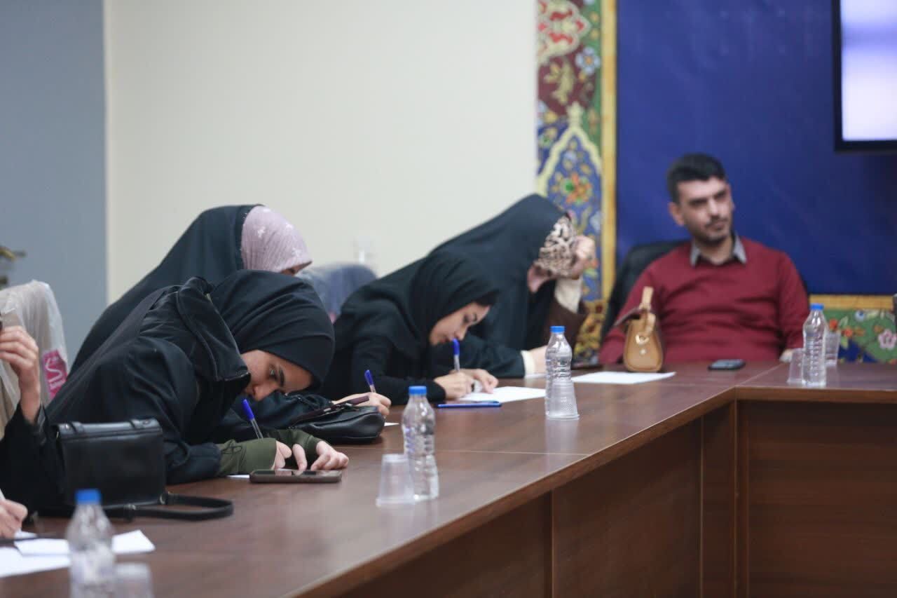 نشست تخصصی «دختران و رسانه» در قم برگزار شد / از مسیر ورود به رسانه تا چالش‌های بانوان خبرنگار
