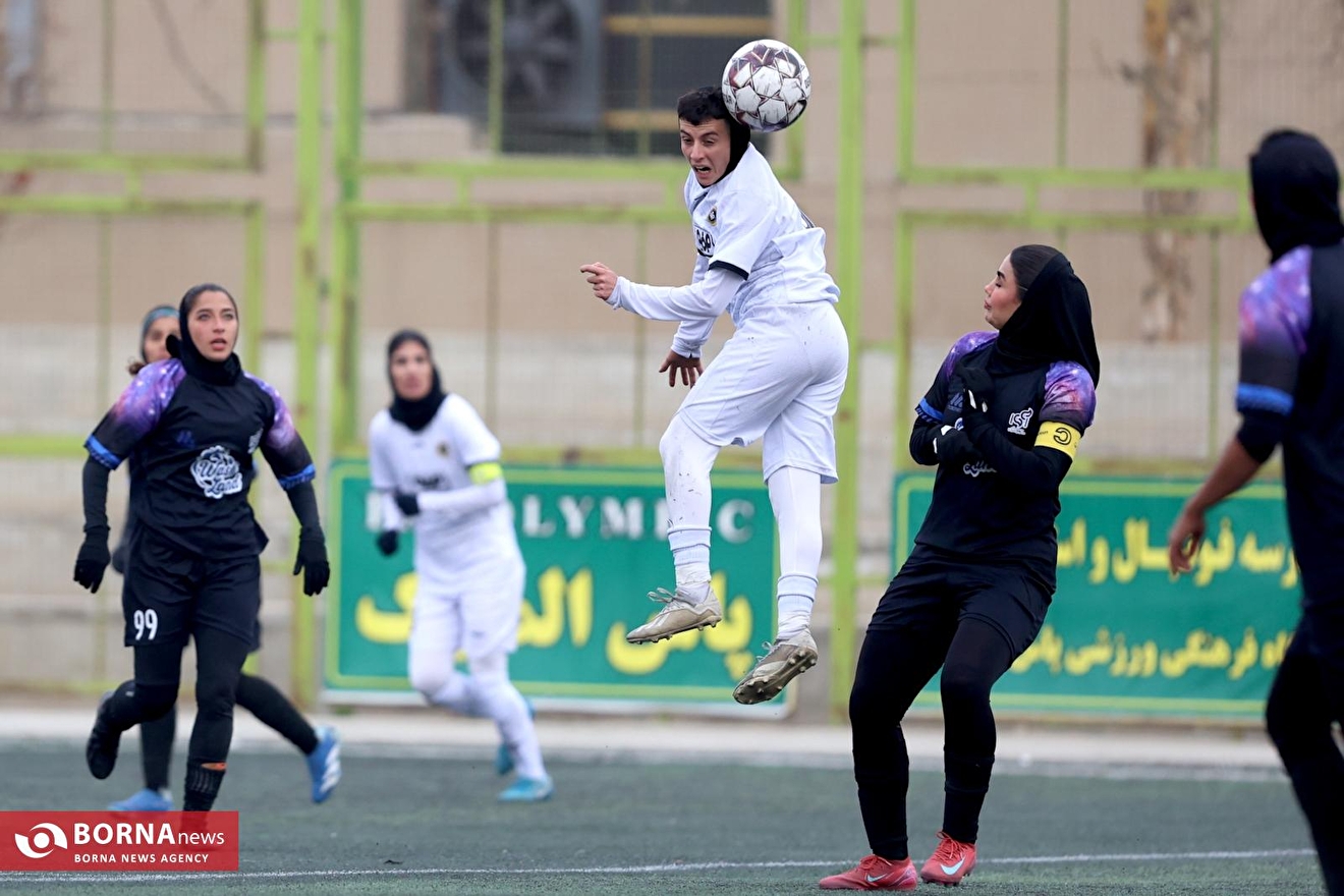 دیدار تیم‌های فوتبال دختران آوا - سپاهان